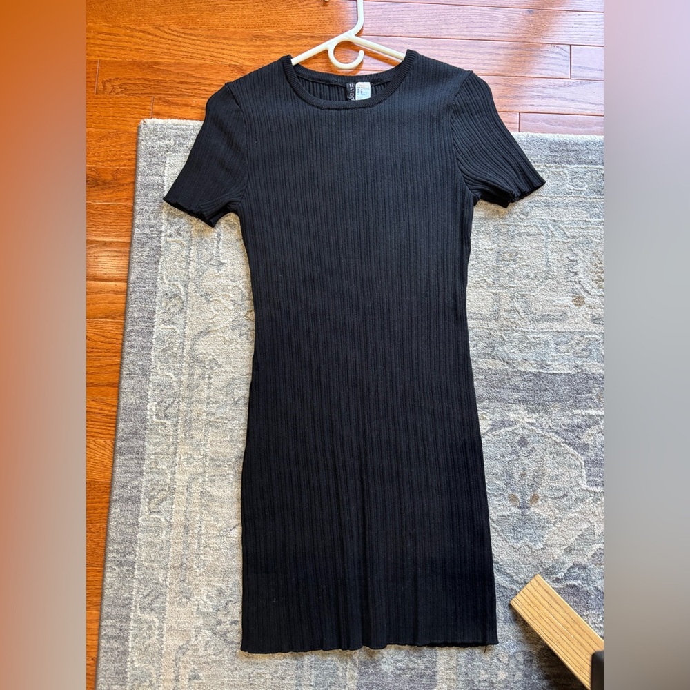 H&M Black Ribbed Short Sleeve Midi Dress